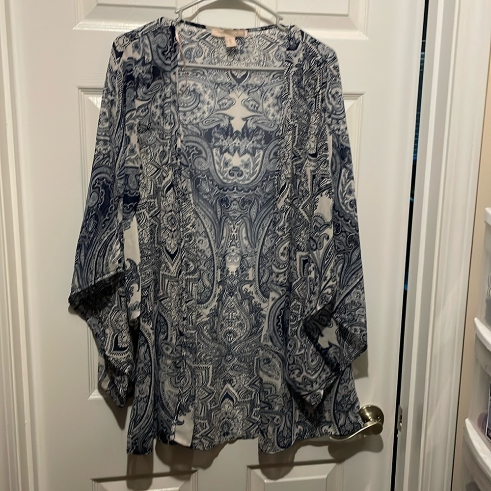 Patterned shawl - Picture 1 of 4